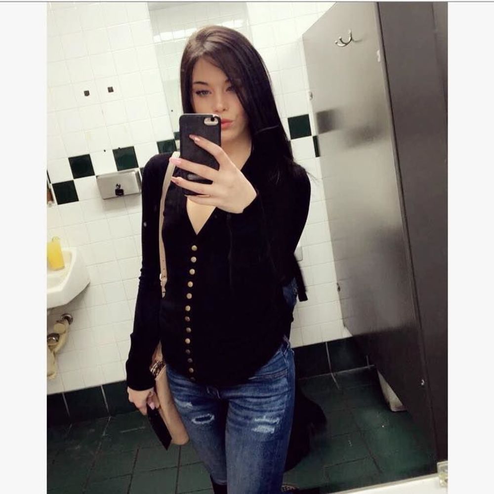 Meet your Posher, Courtney